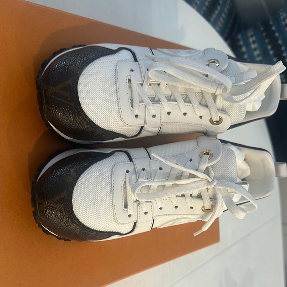 White and Black Sneakers with Gold Accents - Picture 2 of 6